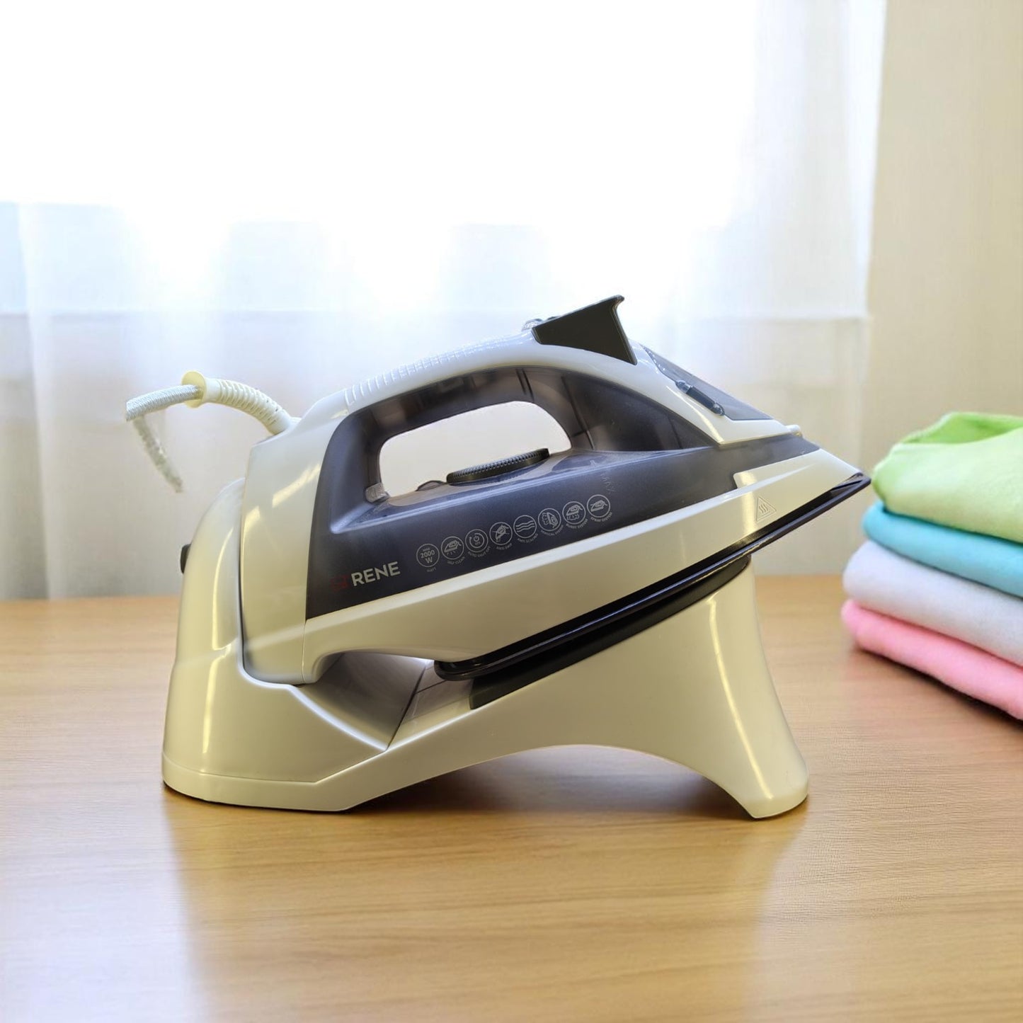 Rene RSI-1722 professional steam iron front view