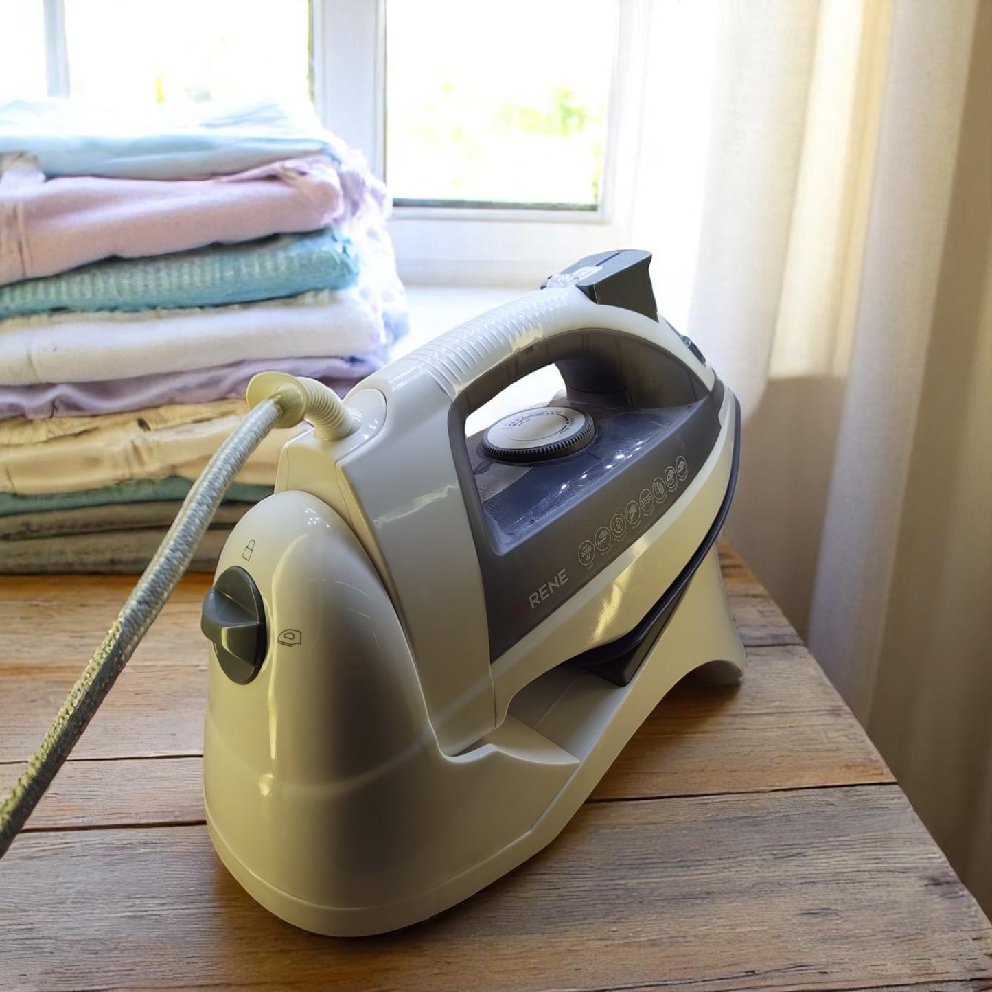 Rene RSI-1722 professional steam iron front view