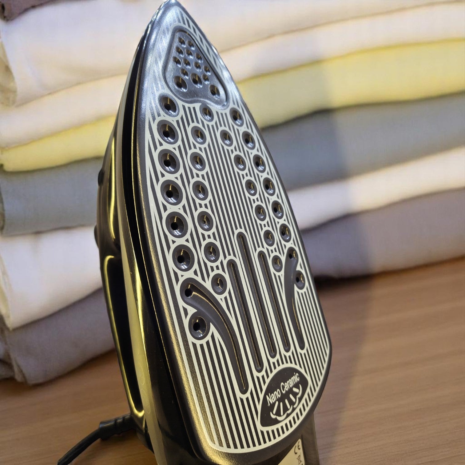 Rene RSI-1721 professional steam iron with digital display