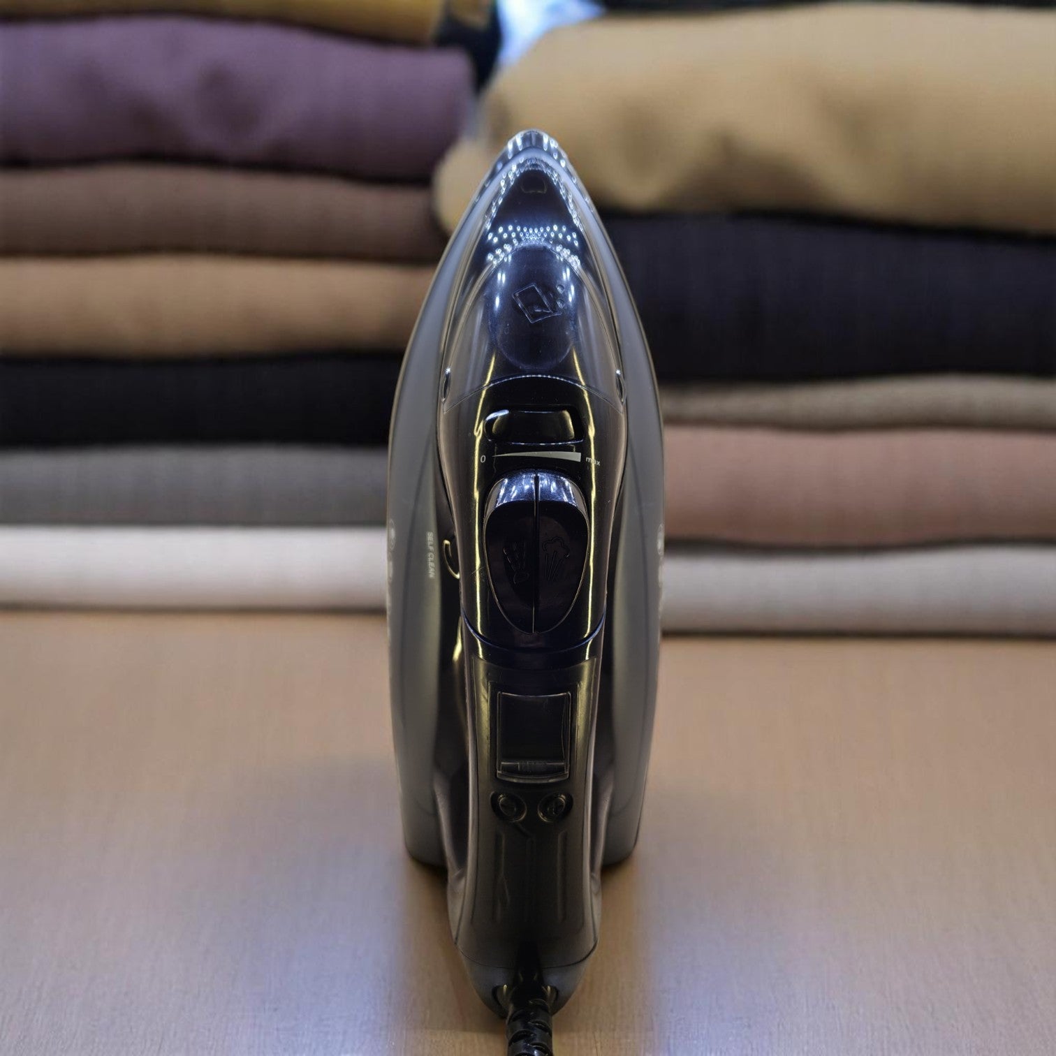 Rene RSI-1721 professional steam iron with digital display
