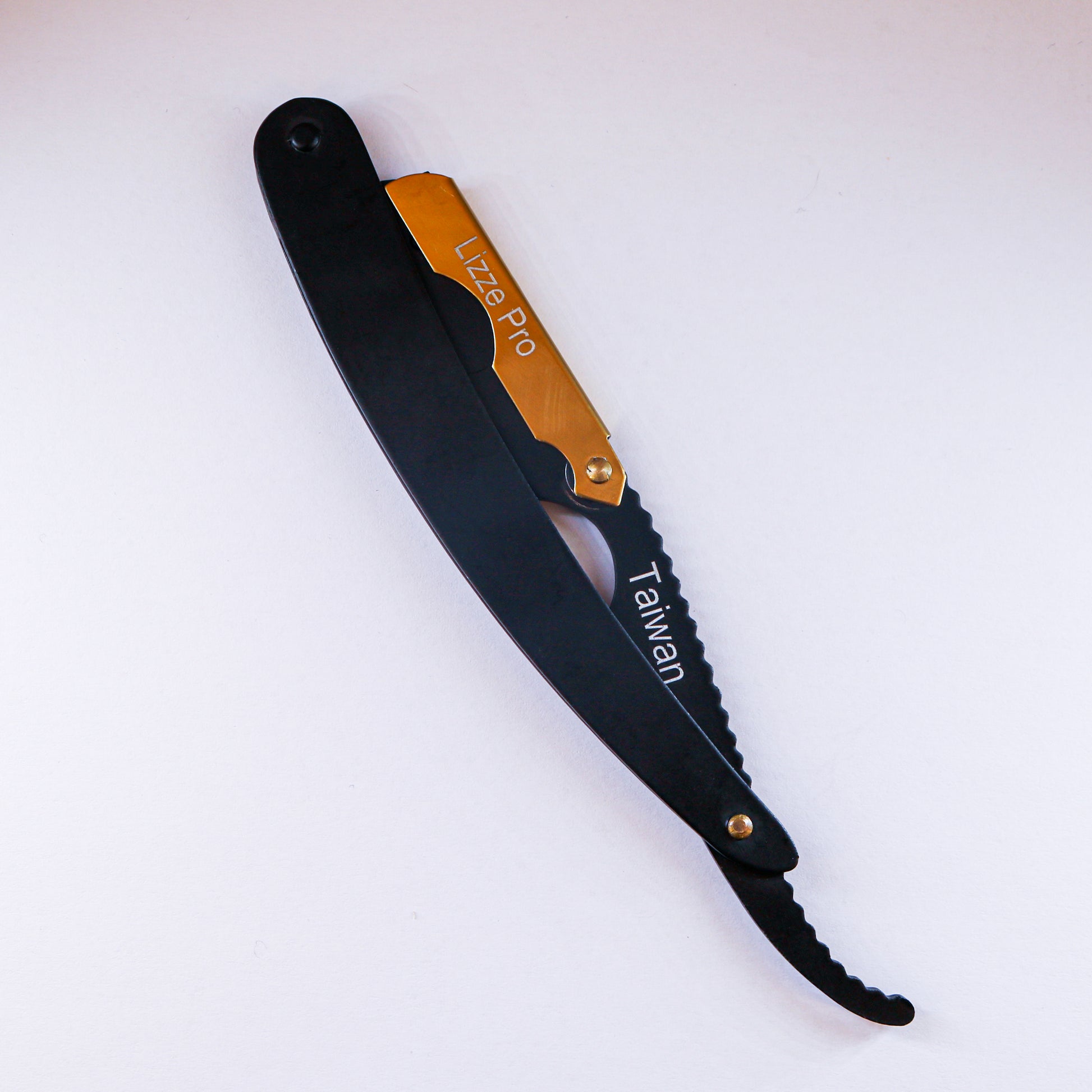 Lizze Pro black and gold straight razor for barbers