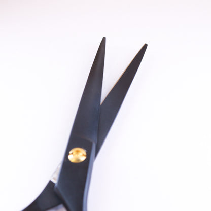 Lizze Pro 6.5-inch black and gold professional barber shears for precision cutting.