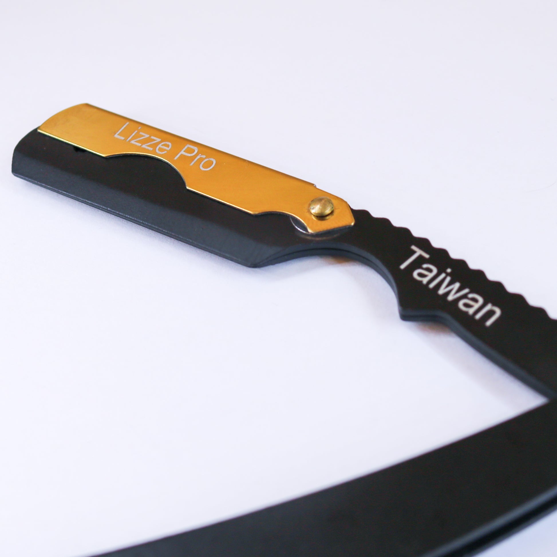 Lizze Pro black and gold straight razor for barbers