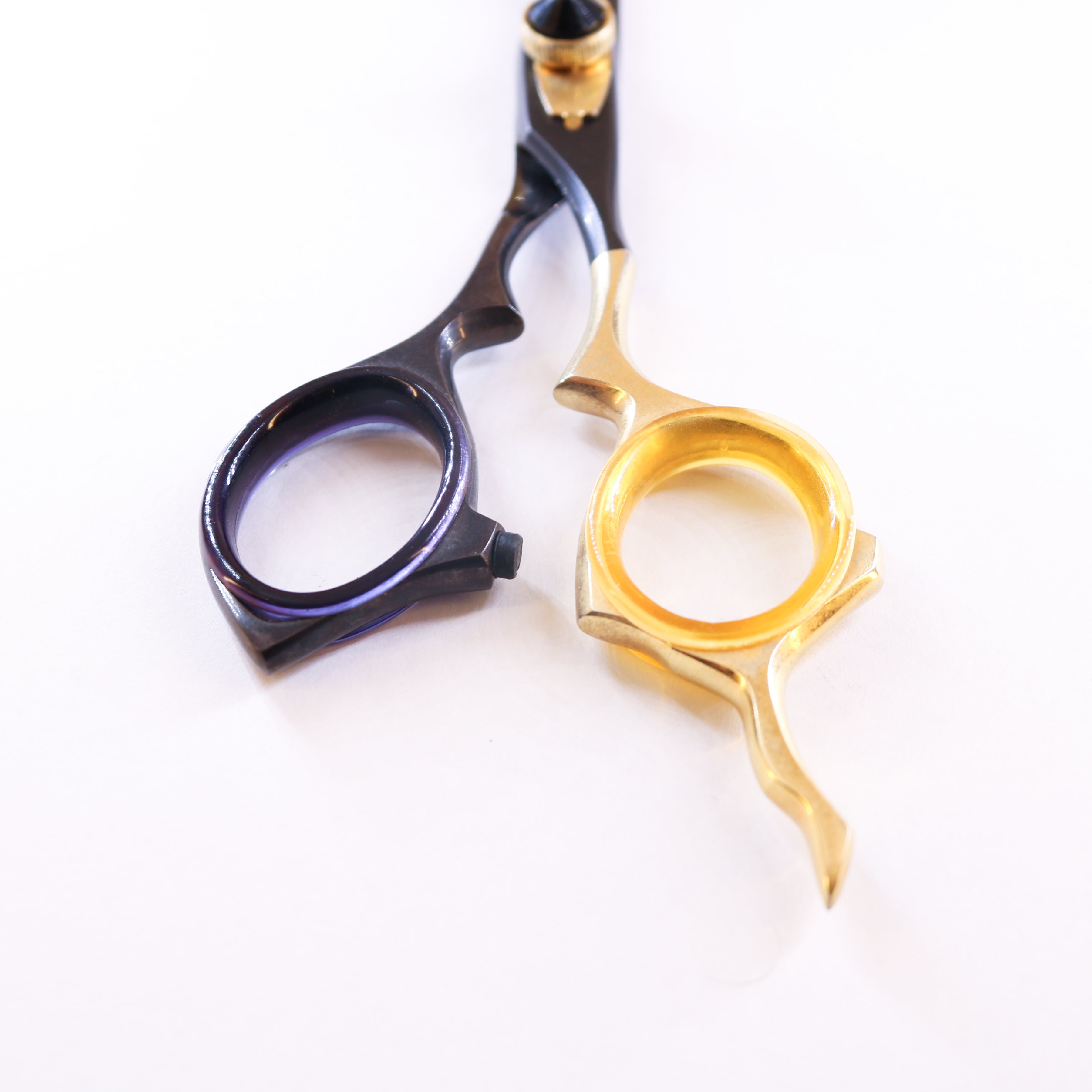 Lizze Pro 6.5-inch black and gold hairdressing scissors for precision cutting and style.