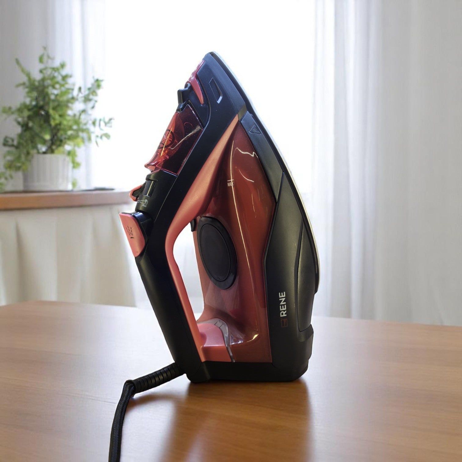 Rene RSI-1723 professional steam iron front view