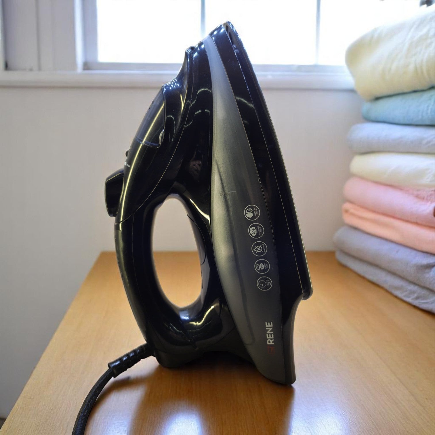 Rene RSI-1721 professional steam iron with digital display