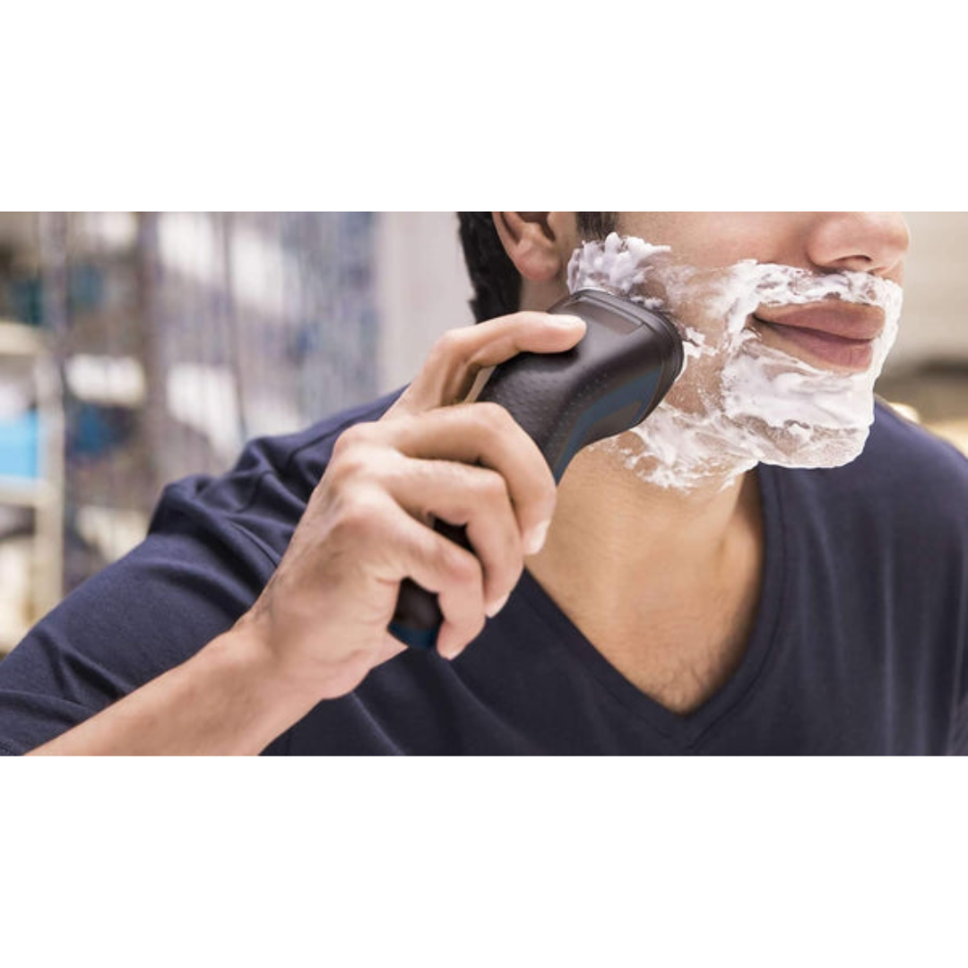 Philips 1100 Wet and Dry Electric Shaver S1121/41 with ergonomic design