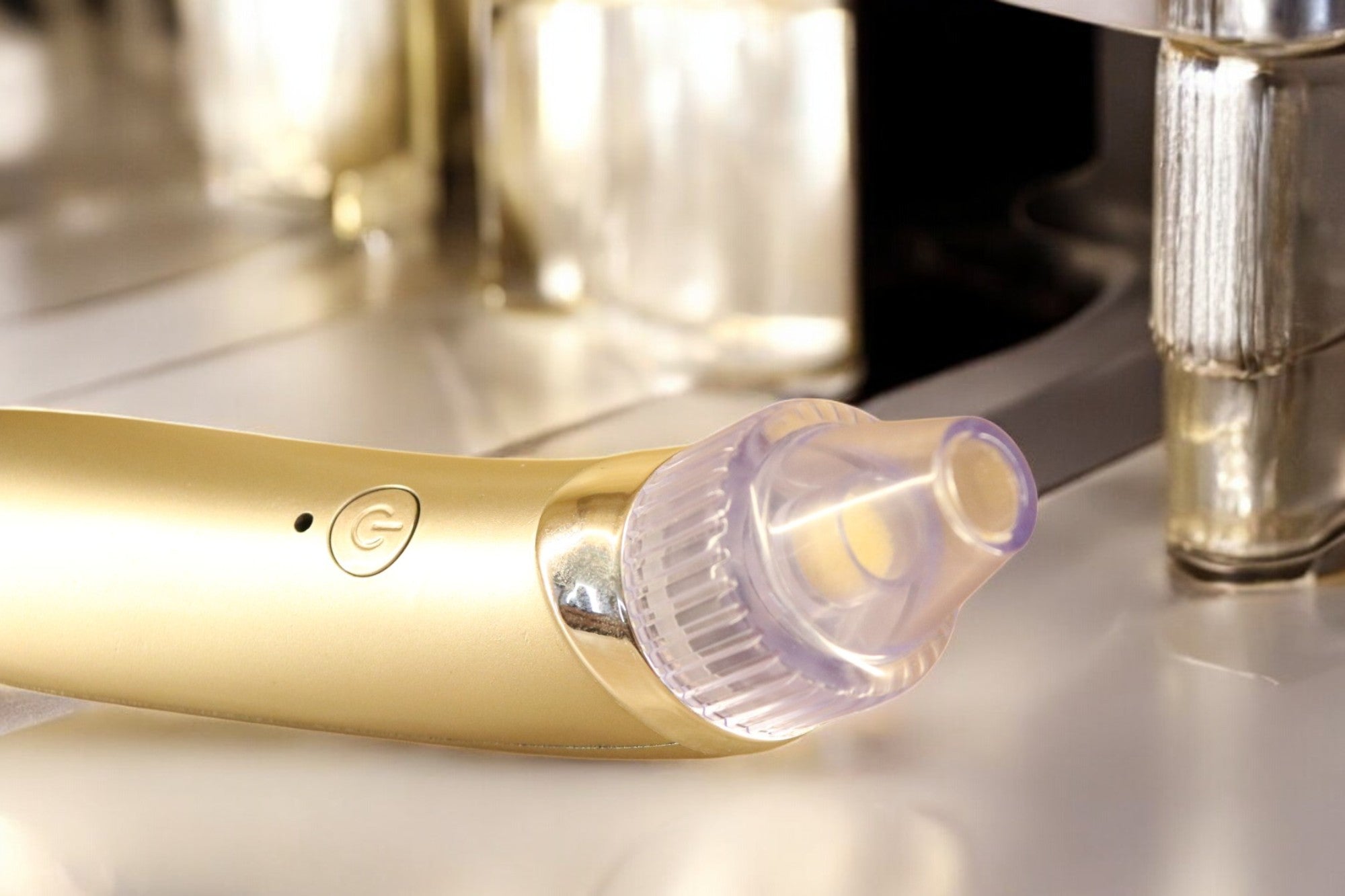 Handheld electric pimple and blackhead remover device