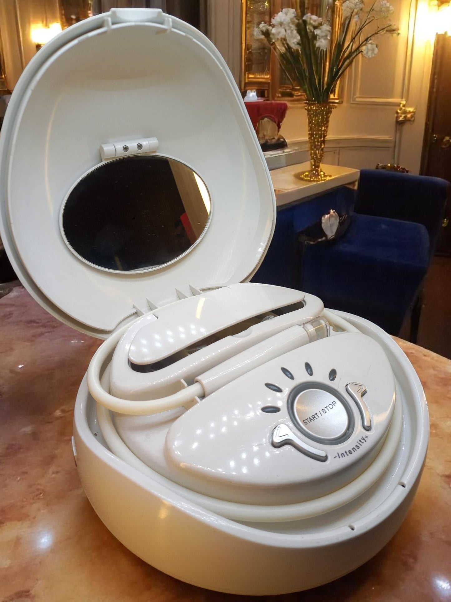 ENZO EN-017 Facial Rejuvenation Device – Advanced Skin Therapy with LED Light and Microcurrent Technology