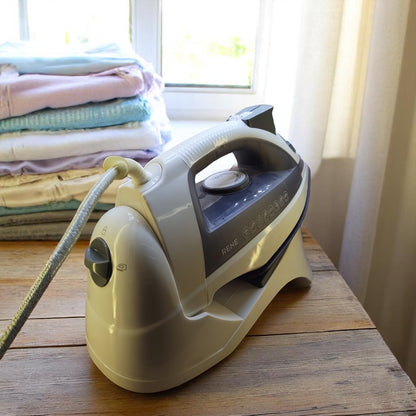 Rene RSI-1722 professional steam iron front view