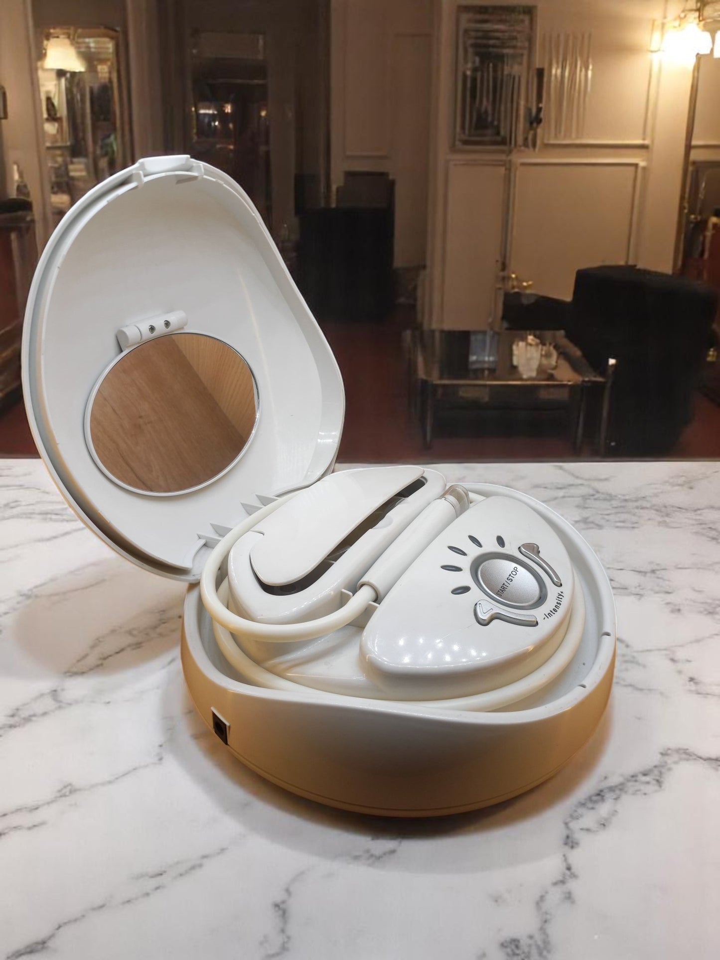 ENZO EN-017 Facial Rejuvenation Device – Advanced Skin Therapy with LED Light and Microcurrent Technology